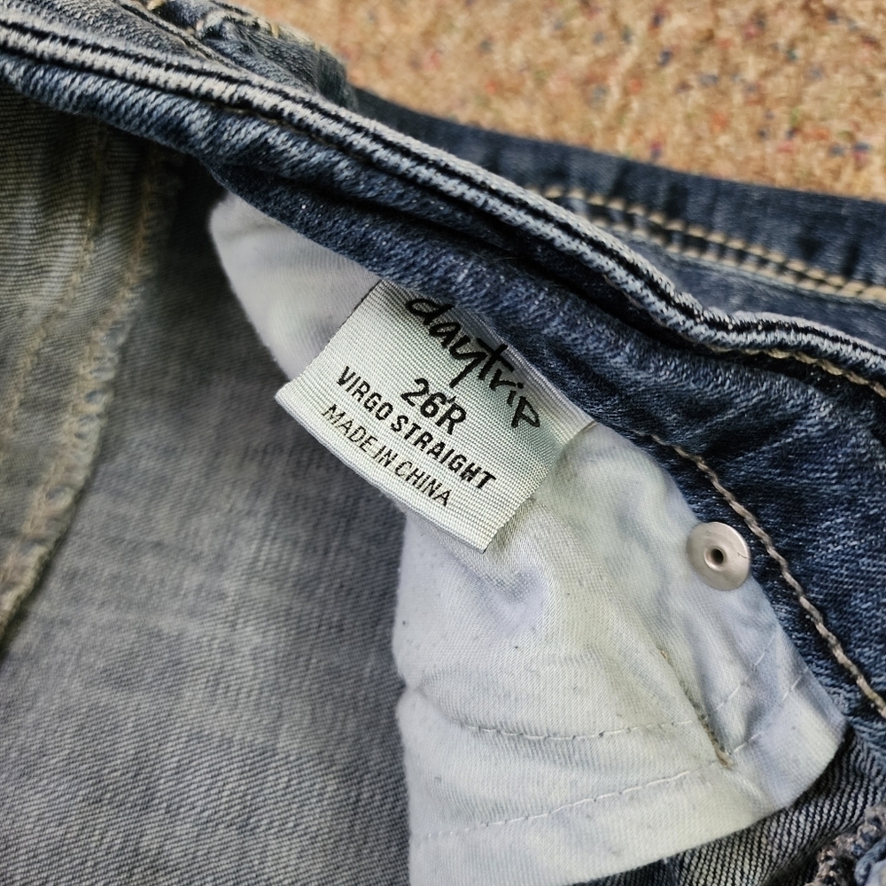 Daytrip Virgo Straight Dark Wash Jeans Size 26R Mid Rise Stretch Fit - Picture 8 of 8